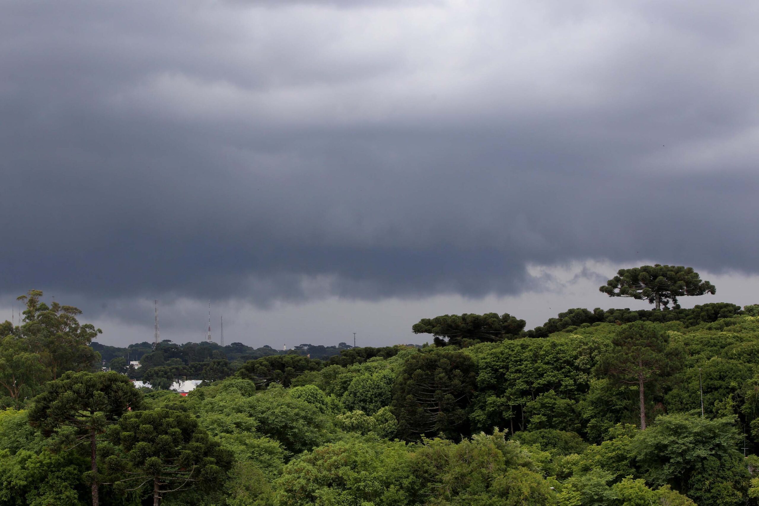 Nuvens com chuvas