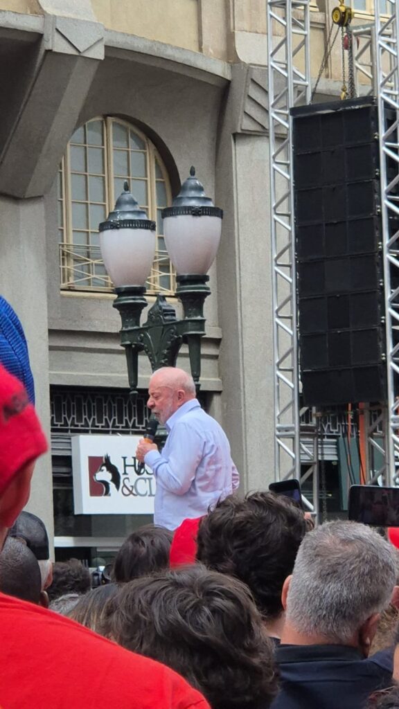 Lula faz comício em Curitiba