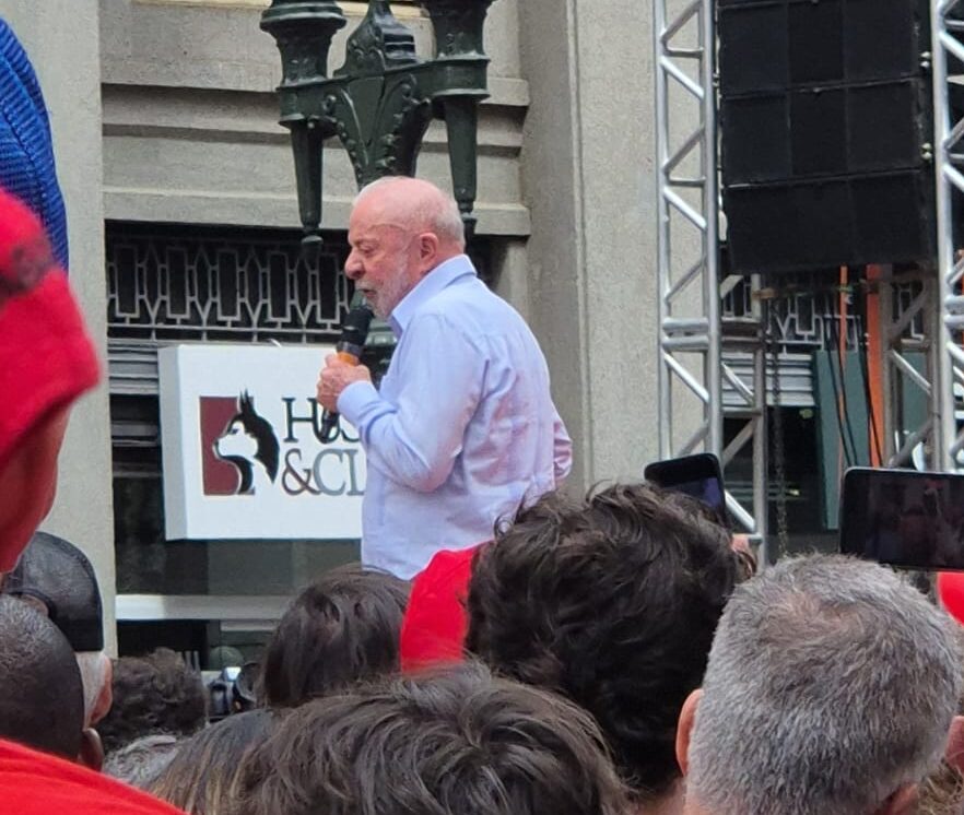 Lula faz comício em Curitiba